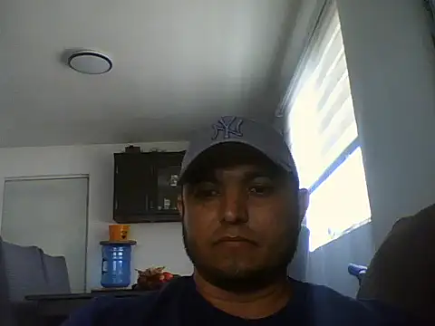 HOTB0Y18 Show Webcam