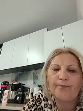 Divineblond live XXX chat