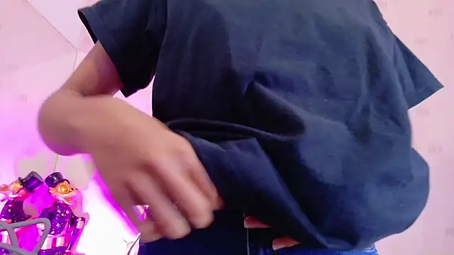 littlee_emilyy_'s Live XXX Chat