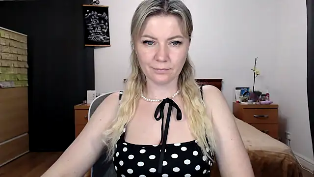 ParadiseAlina Show in webcam