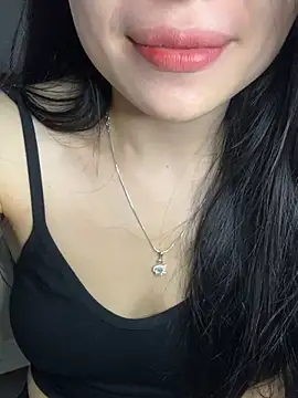 Lilyy_babyy's Webcam Show