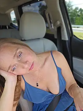 SkyelarsWorld's Live XXX Chat