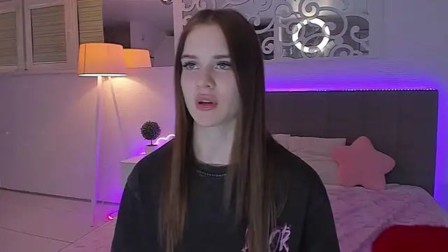 LuisaClover 即時 XXX 聊天