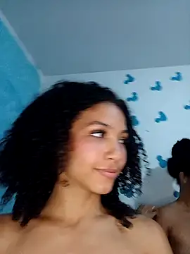 Chatroom XXX en direct de CurlyBitch