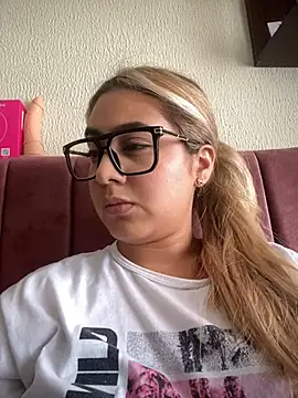 Chat +18 de Miabonnett_ ao vivo