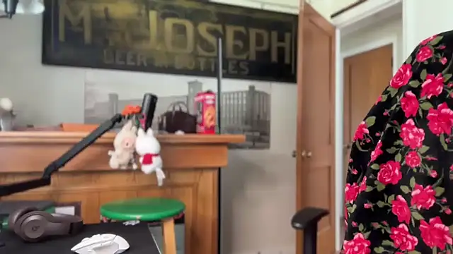 SpaceCowWhore's Webcam Show