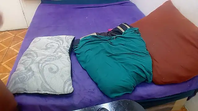 Pertunjukan Kamera Web EMBER_FOX