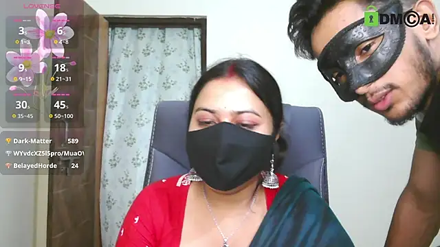 SassyWildCouple élő XXX-chatje