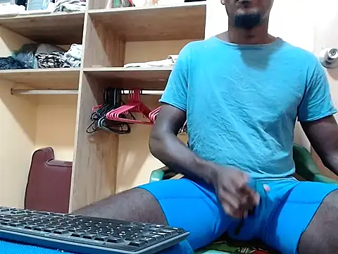 Pokazy przed kamerką – kurtbigcock