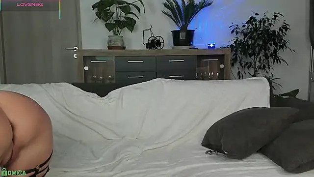 ShantallMilf's Webcam Show