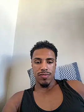 LorenzoBlack27 Show in webcam