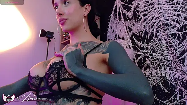 antoniaacxx webcam show
