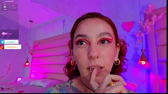 Evangelyne_1's Live XXX Chat