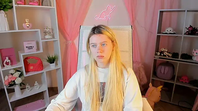 CelestineMauriac's Live XXX Chat