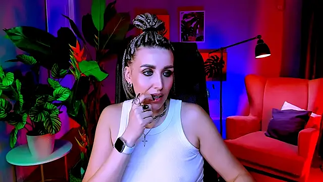 MonicaRiley: онлайн-секс-чат