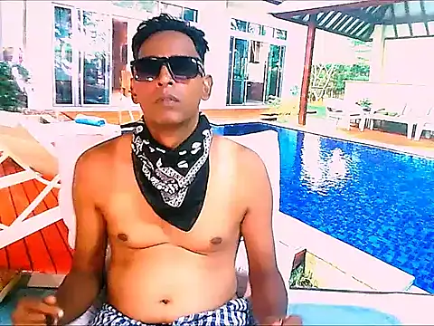 Show modela IndianHunk01 na web-kameri