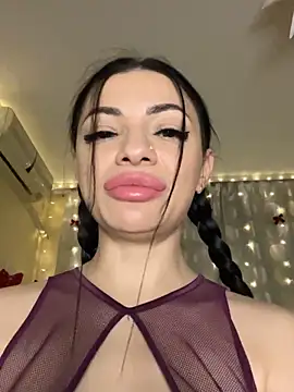 Show modela Layana_Ro na web-kameri