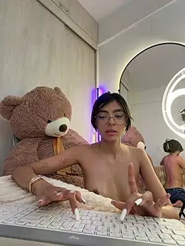 ZaraLuuvのライブXXXチャット