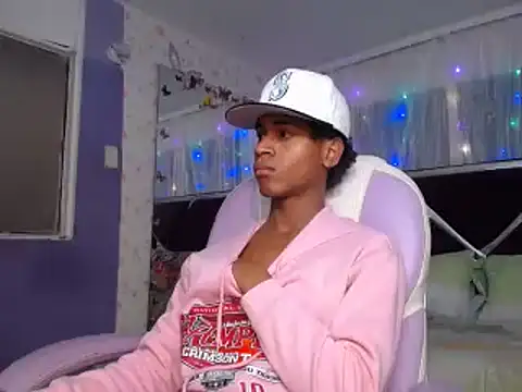 Show modela Santy_bigcock_01 na web-kameri