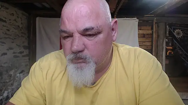 Newfiesausage1972 Show in webcam