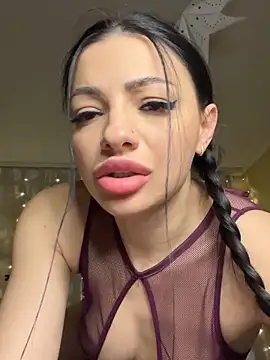 Chat XXX en directo de Layana_Ro