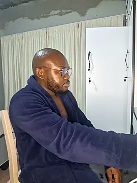 LaughRiotX: онлайн-секс-чат