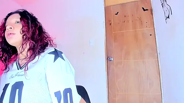 Emily_Coper18 Chat XXX in diretta