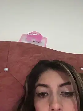 Chat +18 de yelena_mutizz1 ao vivo