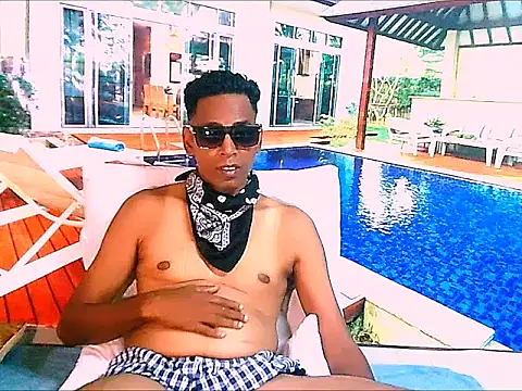 IndianHunk01 Show in webcam