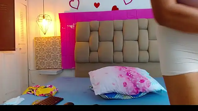 Damary_Leon: διαδικτυακό σόου στην κάμερα