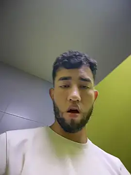 liam_bronw Show in webcam