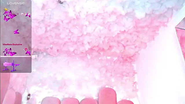 puca_ebony Show in webcam