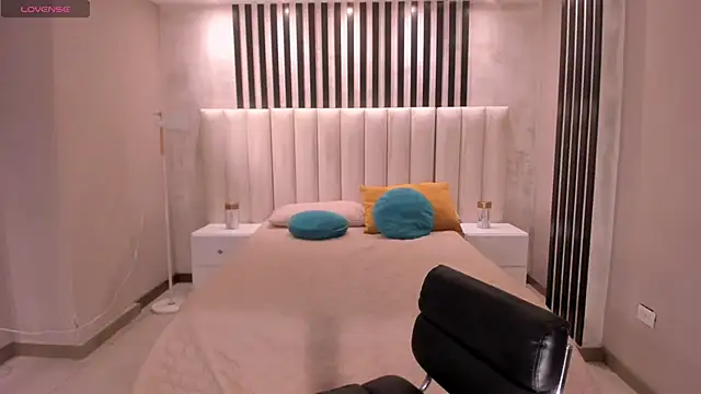 SunnyRivers' Live XXX Chat