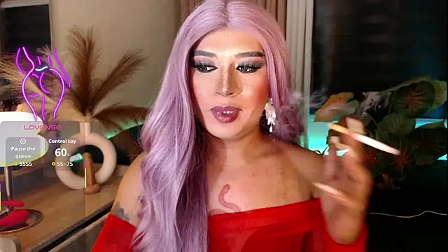 mslilly_croft: διαδικτυακό σόου στην κάμερα