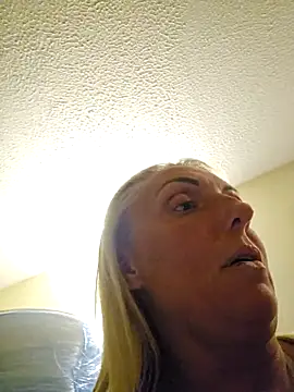 theblondecocklover's Live XXX Chat