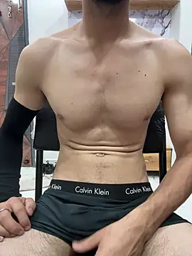 Pokazy przed kamerką – YOUR_DADDY29