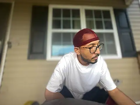 Pertunjukan Kamera Web ThrowedWorldWide