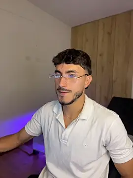 Show modela LIAM_COLT na web-kameri