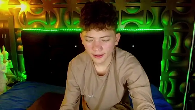 cruz_dante: διαδικτυακό σόου στην κάμερα