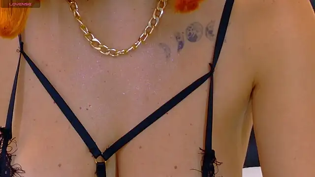 AdelinaVans' Live XXX Chat