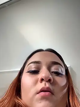 ziara_white's Live XXX Chat