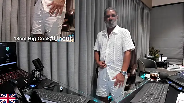 OnlineBossUK Live XXX Chat