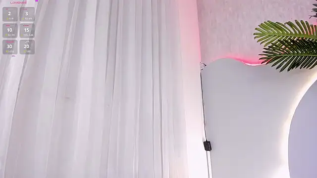 XXX chat uživo modela CannelaSmith