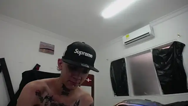 StraightBoy_Nick লাইভ XXX চ্যাট