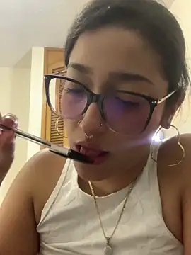 LilithMonette Adlı Modelin Canlı XXX Sohbeti