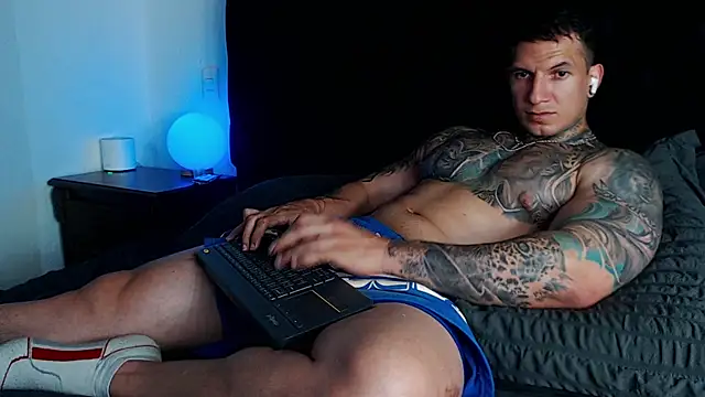 Pokazy przed kamerką – Shane_Clay