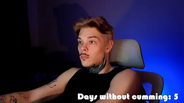 DENIS_HERE live XXX chat