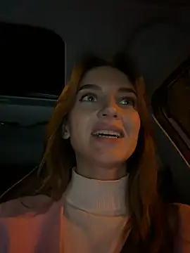 -AngelAri-: διαδικτυακό σόου στην κάμερα