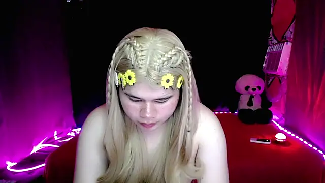 Show modela Brittany_143 na web-kameri