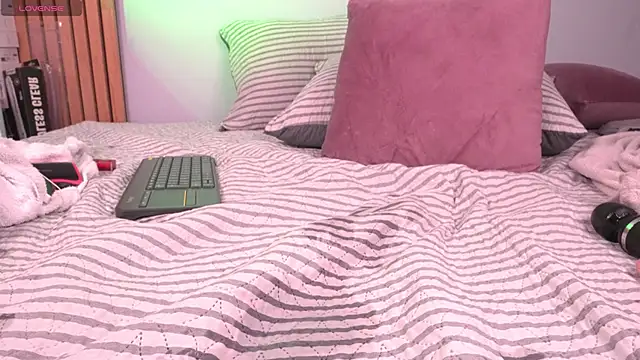 mia-reeves' Webcam Show